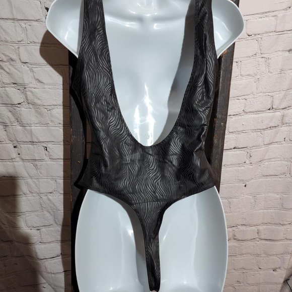 Black VNeck Bodysuit Small‎ Shein - Picture 2 of 4